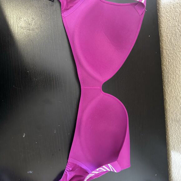 Victorias Secret T-Shirt Bra Purple Lightly Lined Wireless Size 32D Spellout - Picture 2 of 4